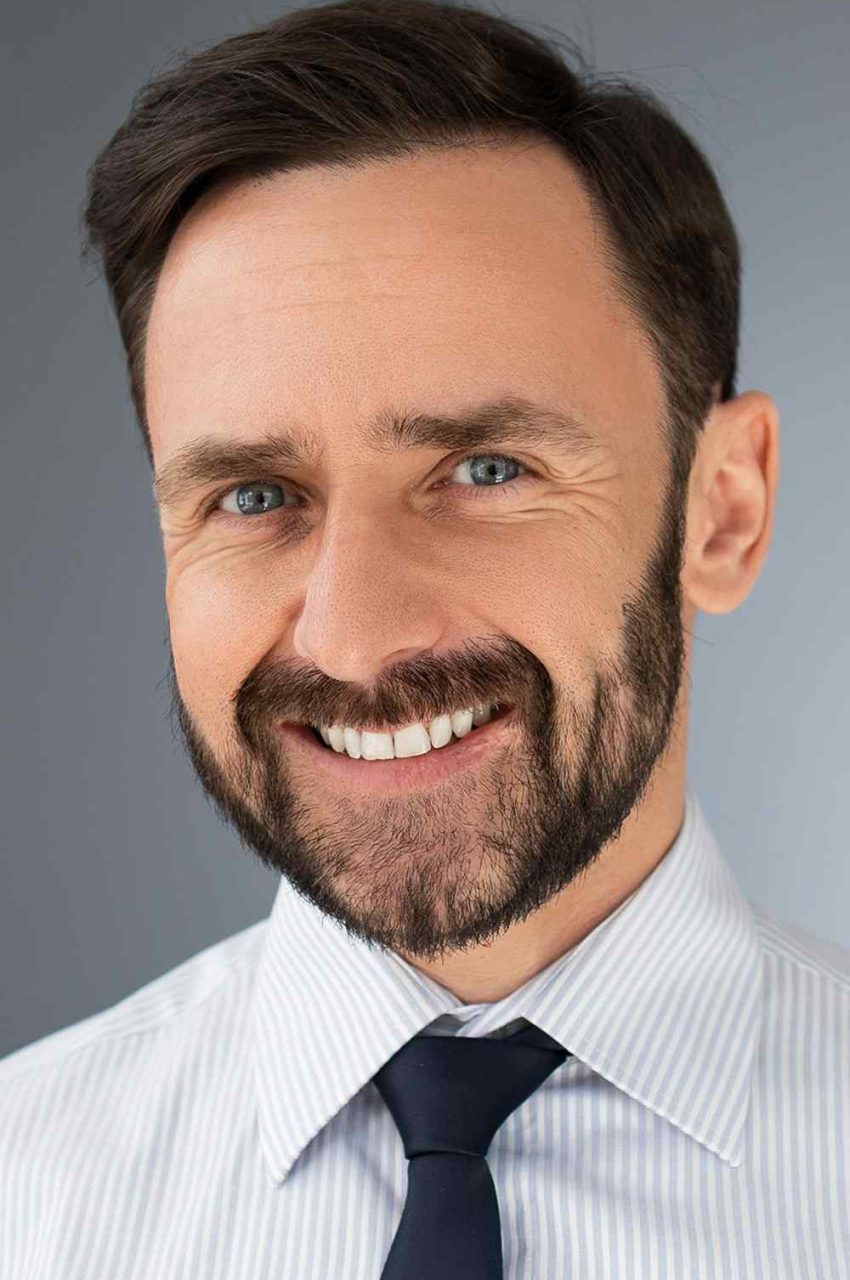 https://aguns.ghpush.com/wp-content/uploads/2019/02/team_01-850x1280.jpg